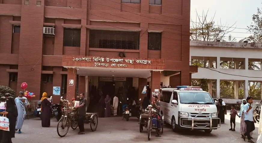 উপজেলা হাসপাতালে সংকট চরমে: গজ-ব্যান্ডেজ কিনতেও নেই অর্থ