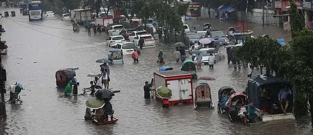 ২৭ ঘণ্টায় ঢাকায় ১১০ মিমি বৃষ্টি, মঙ্গলবার থেকে কমতে পারে বর্ষণের দাপট