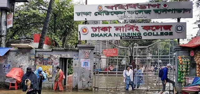 টানা বর্ষণে রাজধানীতে দুর্ভোগ, আরও ভারি বৃষ্টির পূর্বাভাস