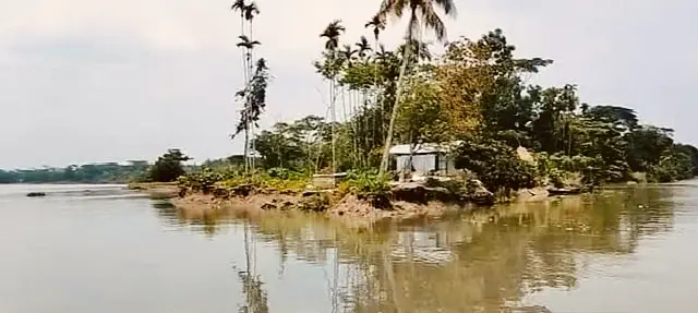 দুই নদীর ভাঙনে ঝালকাঠির ইসলামাবাদ গ্রাম এখন বিচ্ছিন্ন, চরম আতঙ্কে বাসিন্দারা
