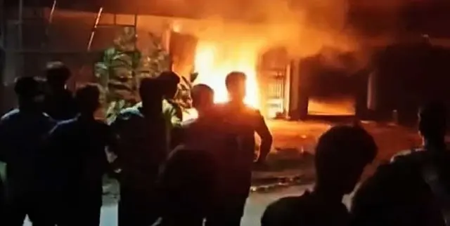 টিসিবির গুদামে আগুন, আগুন নেভাতে গিয়ে প্রাণ গেল ভ্যানচালকের