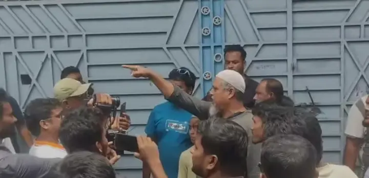 যশোরে জামায়াত এমপির বাড়ির সামনে বিক্ষোভ, মহাসড়ক অবরোধ