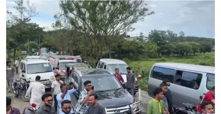 পুলিশের সঙ্গে কথা বলে বাধা পেরিয়ে হবিগঞ্জের পথে এনসিপি