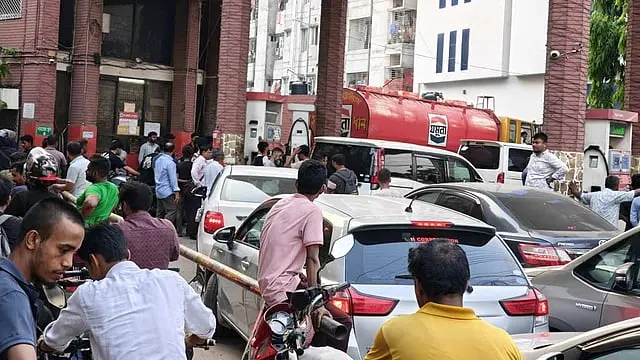 জ্বালানি তেলের ঘাটতির আশঙ্কা নেই, পর্যাপ্ত মজুদের দাবি সরকারের