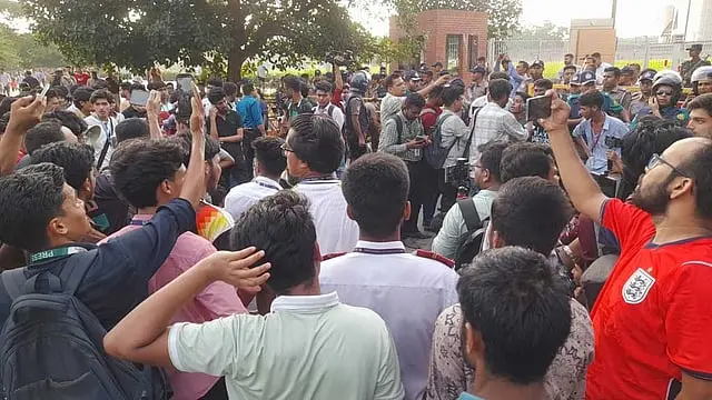 বৃষ্টি ও জলাবদ্ধতায় পরীক্ষা মিস করলেও মিলবে পুনঃপরীক্ষার সুযোগ, ভুল প্রশ্নে পূর্ণ নম্বর