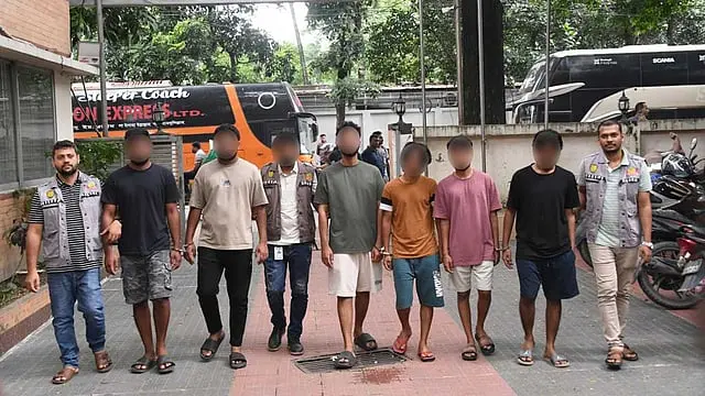 অনলাইন জুয়ার অর্থে বিলাসী জীবন, ছয় সদস্যের চক্র আটক