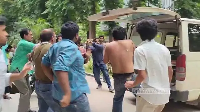 রাবি লাইব্রেরিতে তিন শিক্ষার্থীকে মারধরের অভিযোগ, ছাত্রদলের বিক্ষোভ