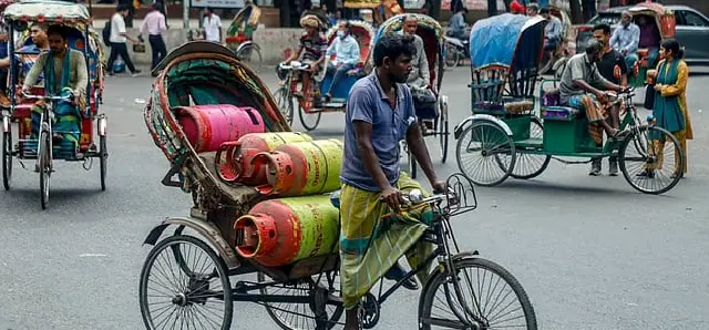 আবারও বাড়ল এলপিজির দাম, ১২ কেজি সিলিন্ডার কিনতে লাগবে ১,৫৯৮ টাকা