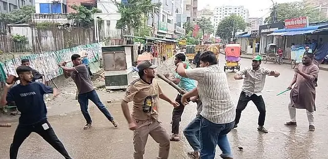 নারায়ণগঞ্জে ছাত্রদল-ছাত্রশিবির সংঘর্ষ, বক্তব্য ঘিরে উত্তপ্ত তোলারাম কলেজ