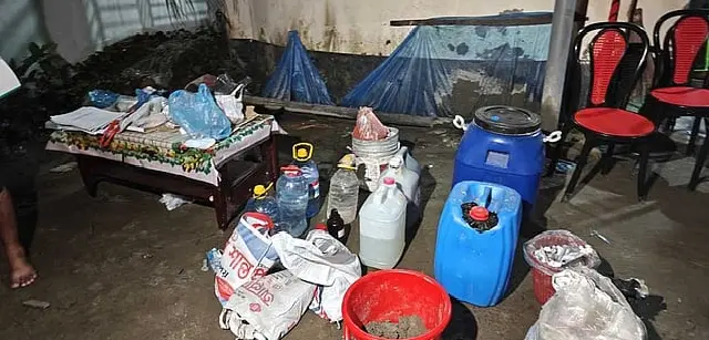 সাভারে বোমা ও তৈরির সরঞ্জাম উদ্ধার, ‘গুরুর’ সন্ধানে অভিযান