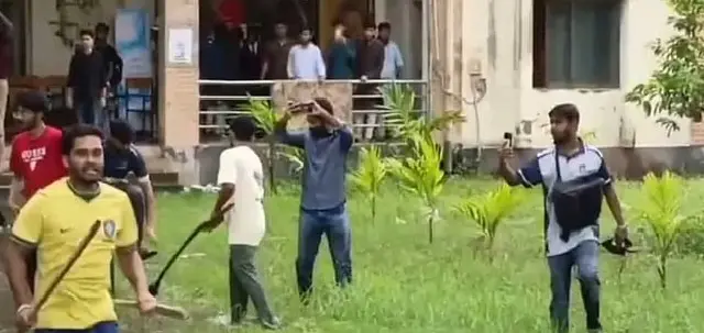 নোবিপ্রবিতে ছাত্রদলের দুই পক্ষের সংঘর্ষ, হেনস্তার শিকার দুই সাংবাদিক
