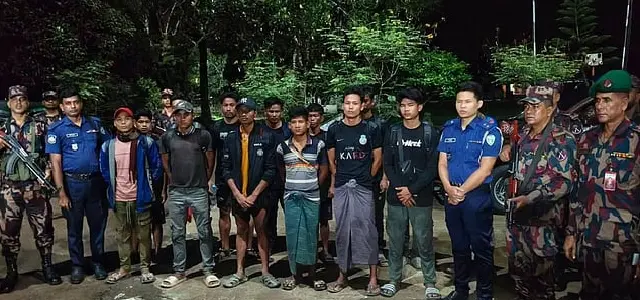 আলীকদম সীমান্তে ১৪ মিয়ানমার নাগরিকের আত্মসমর্পণ, থানায় হস্তান্তর