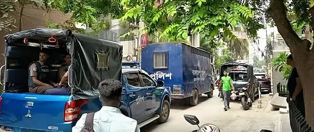 স্বামীর জানাজায় প্যারোলে দীপু মনি প্রিজন ভ্যানে,  ফ্রিজার ভ্যানে তৌফীক নাওয়াজের মরদেহ