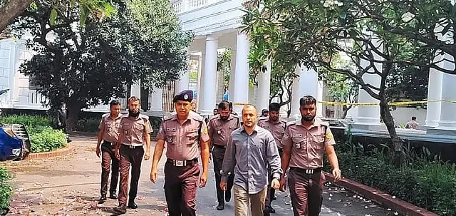 বেতন দিয়ে আইনজীবীর ফি দেব, নাকি সংসার চালাব’—ট্রাইব্যুনালে কাঁদলেন আসামি