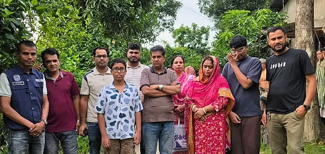 চাঁদপুর থেকে ‘নিখোঁজ’ স্বর্ণ ব্যবসায়ী পিন্টু দাস পরিবারসহ চট্টগ্রামে পুলিশের হেফাজতে