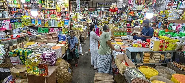 নিত্যপণ্যের বাজারে নতুন চাপ, আটা-ময়দার সঙ্গে বাড়ল তেল ও চিনির দাম