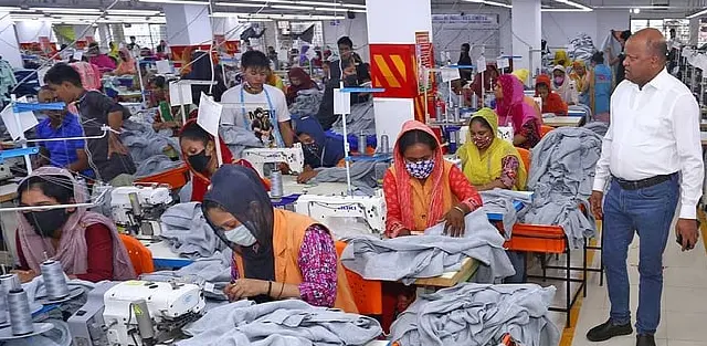 স্থানীয় কাঁচামালের ব্যবহার বাড়ায় পোশাক রপ্তানিতে বাড়ছে দেশের আয়