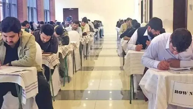 পাকিস্তানে আফগান শিক্ষার্থীদের মেডিকেল পড়ায় নিষেধাজ্ঞা, দেশে ফেরার নির্দেশ