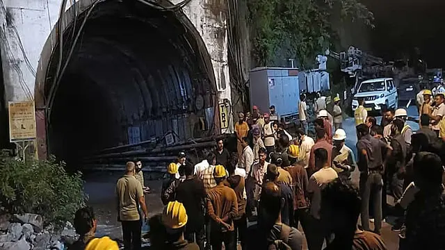 উত্তরাখণ্ডে নির্মাণাধীন টানেলে ঢুকল পানির স্রোত, নিহত ৭; আটকা ৩ শ্রমিক