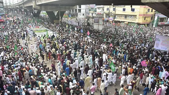 চট্টগ্রামে ঈদে মিলাদুন্নবীর শোভাযাত্রা, জশনে জুলুসে মানুষের ঢল