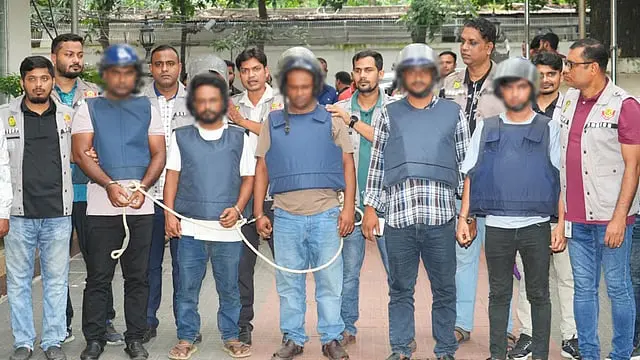উত্তরায় সোয়া কোটি টাকা ছিনতাই: ৫ জন গ্রেপ্তার, উদ্ধার ১২ লাখ