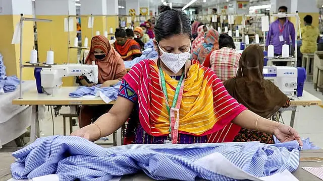গ্যাসের চাপ কম, বিদ্যুৎও নেই; সাভার-আশুলিয়ার কারখানায় উৎপাদন ব্যাহত