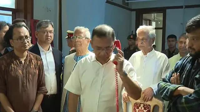 জুলাই গণঅভ্যুত্থানের স্মৃতি নিয়ে গড়া জাদুঘরে প্রধানমন্ত্রীর সফর