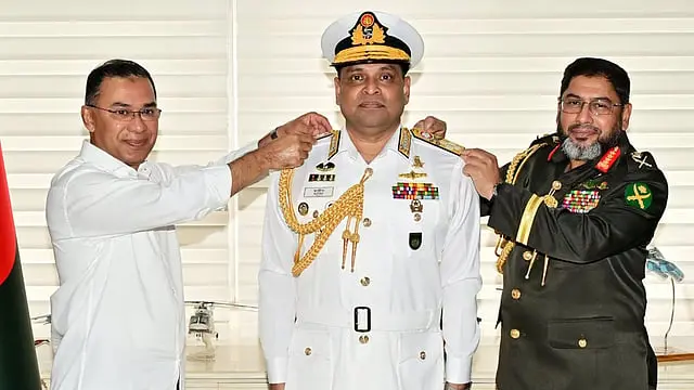 নৌবাহিনী প্রধান খোন্দকার মিসবাহ উল আজীম পেলেন অ্যাডমিরাল পদমর্যাদা
