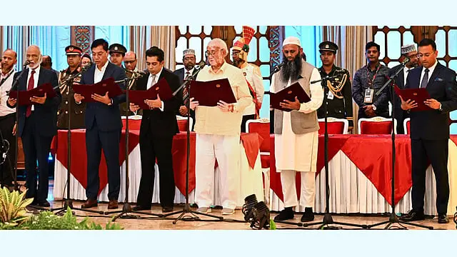 ছয় মাসেই মন্ত্রিসভায় বড় রদবদল, বার্তা কী দিল সরকার?