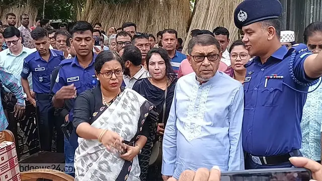 সিজারের পর পেটে গজ, দেড় মাস পর মৃত্যু: কনিকার বাড়িতে স্বাস্থ্যমন্ত্রী