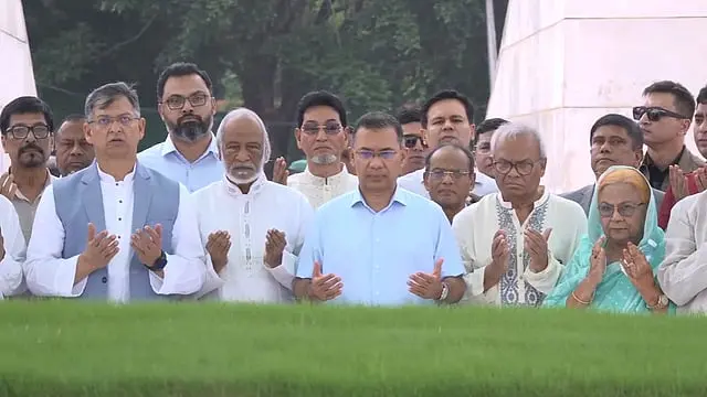 বিএনপির ৪৮তম প্রতিষ্ঠাবার্ষিকীতে জিয়া-খালেদার কবরে তারেক রহমানের শ্রদ্ধা