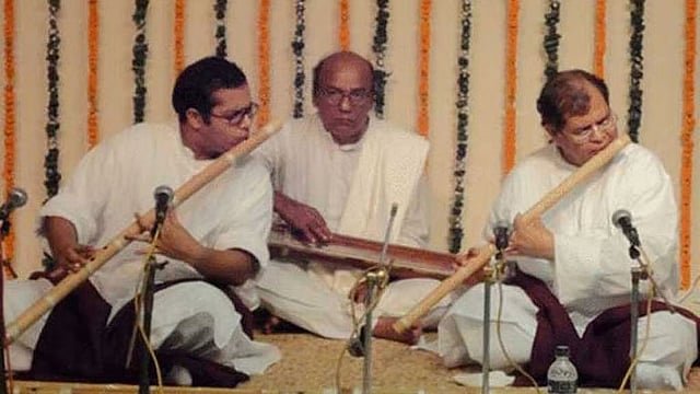 নিভৃতচারী বংশীবাদক তৌফীক নাওয়াজকে শেষ বিদায়, কারাগারে ফিরলেন দীপু মনি