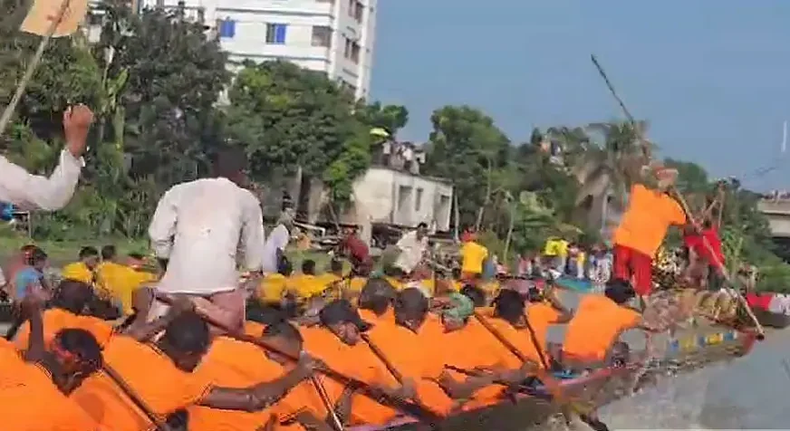 কুমার নদে ফিরল নৌকাবাইচ, উৎসবে মাতল ভাঙ্গা