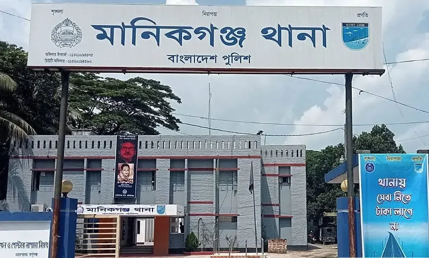 মানিকগঞ্জে প্রবাসীর ঘর থেকে দম্পতি ও শিশুকন্যার মরদেহ উদ্ধার