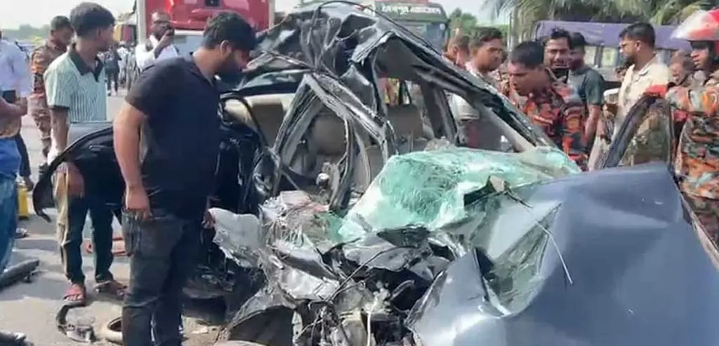 ভুল পথে গাড়ি চালানোর পরিণতি, গজারিয়ায় প্রাণ গেল চারজনের