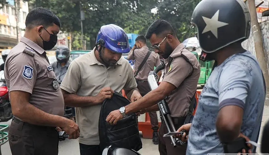 ঢাকায় বোমা বিস্ফোরণ ও বাসে আগুন, নিরাপত্তা জোরদার