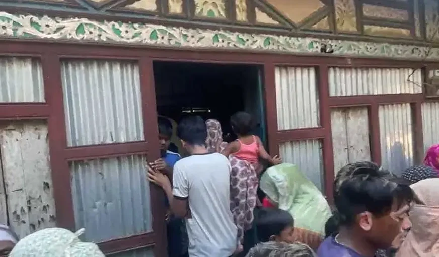 কুমিল্লায় একই পরিবারের দুজন নিহত, যুবক আটক