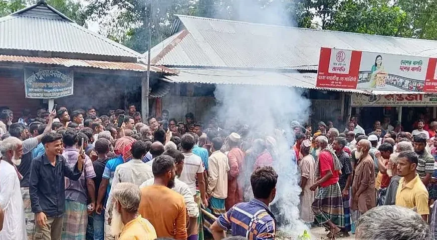 সার নিয়ে কুড়িগ্রামে উত্তেজনা, চাপে কৃষক-কৃষি কর্মকর্তারা