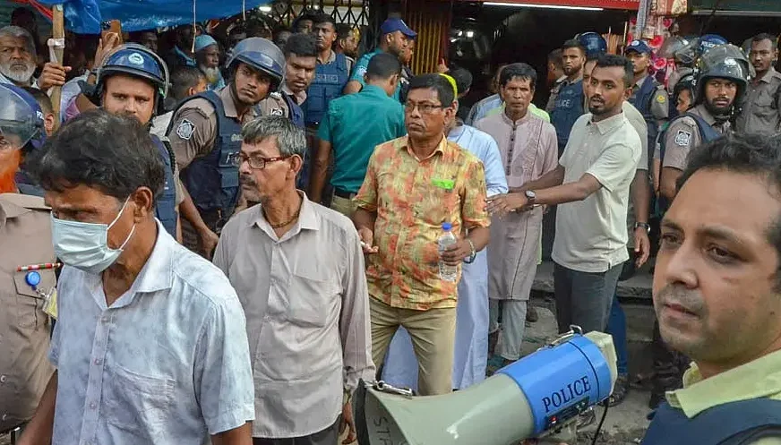 জাসদ কার্যালয় থেকে কয়েকশ ব্যক্তিকে হেফাজতে নিল পুলিশ