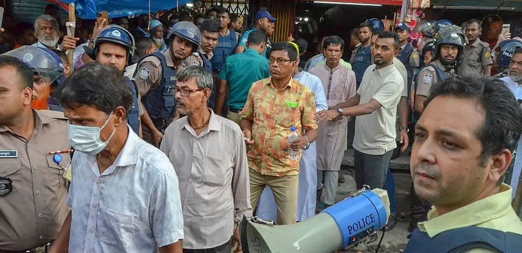 জাসদ কার্যালয় থেকে কয়েকশ ব্যক্তিকে হেফাজতে নিল পুলিশ
