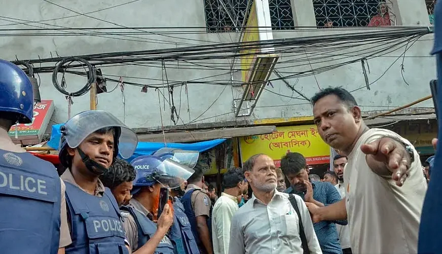 জাসদ কার্যালয়ের বৈঠক ঘিরে অভিযান, হেফাজতে প্রায় ৩০০