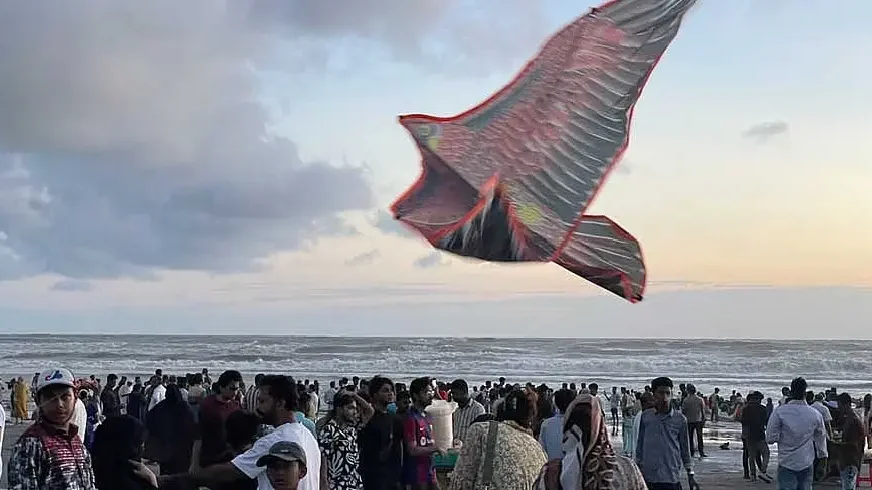 কক্সবাজারে বিদেশি পর্যটক কত, জানে না কেউ