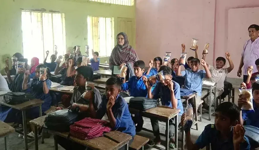 স্কুলে খাবার পেয়ে বাড়ছে লালমনিরহাটের শিশুদের উপস্থিতি
