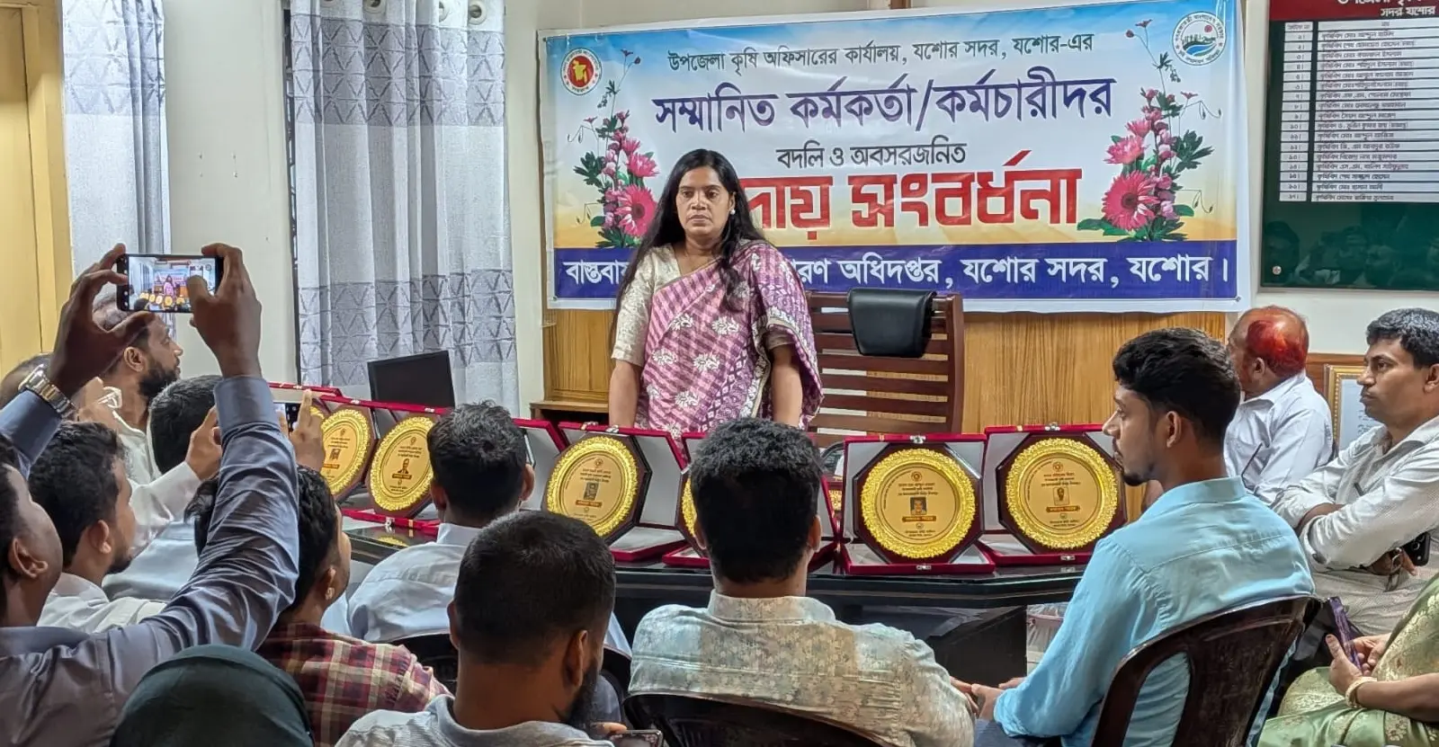 যশোর সদর উপজেলা কৃষি অফিসে ৮ জনকে বিদায় সংবর্ধনা