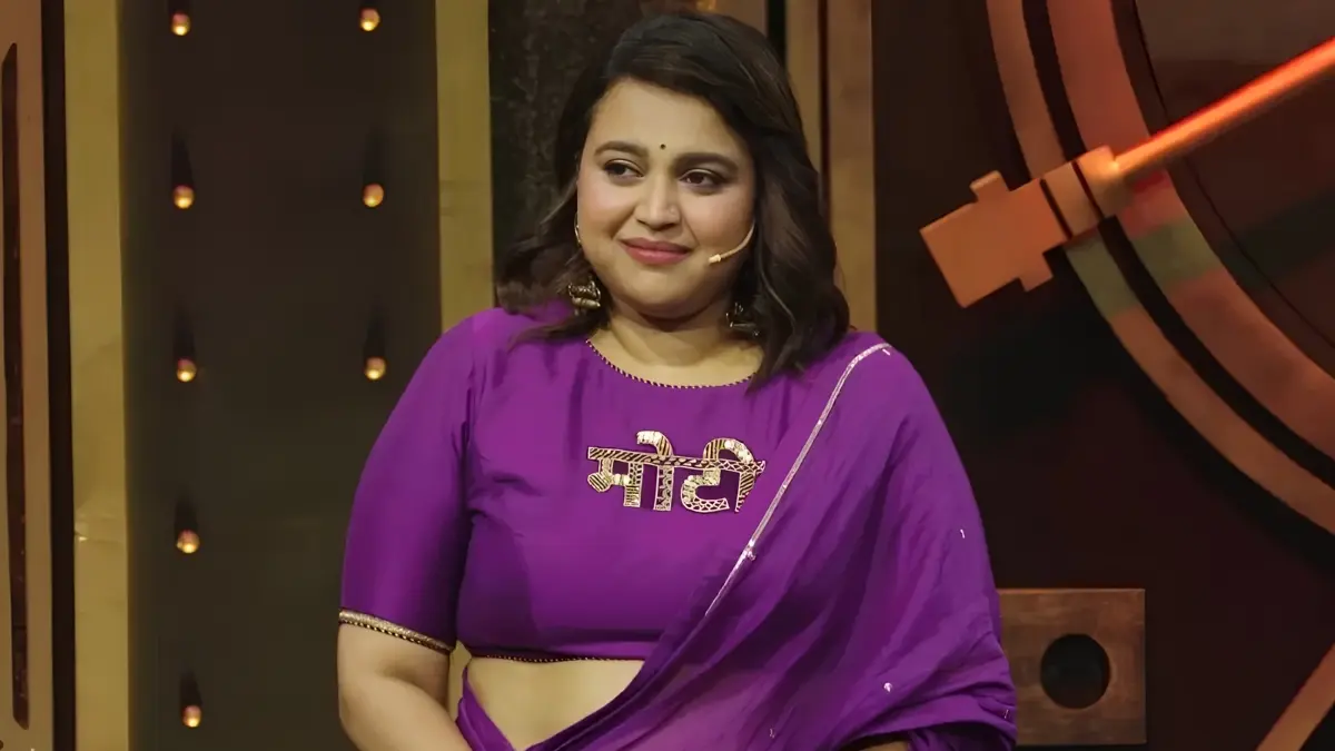 মোটি’ লেখা ব্লাউজ পরে শরীর নিয়ে কটাক্ষের জবাব স্বরা ভাস্করের