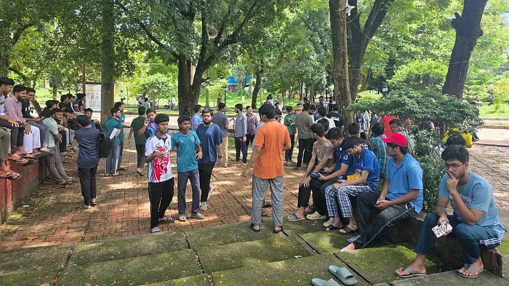 ভিসি পুনর্বহালের দাবিতে চুয়েটে দ্বিতীয় দিনের শাটডাউন, চলছে গণস্বাক্ষর