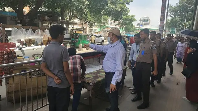 মেট্রোরেলের দুই স্টেশনের নিচ থেকে সরানো হলো অবৈধ স্থাপনা