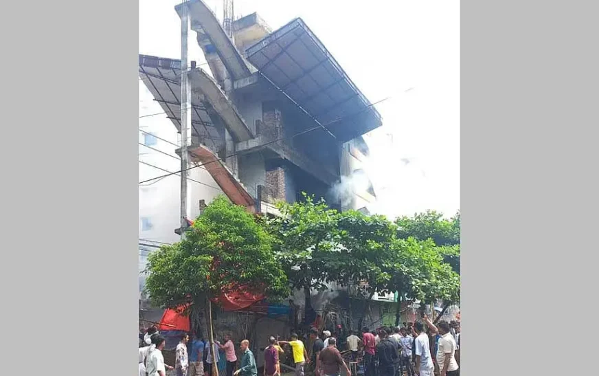 মিরপুরে উচ্ছেদ অভিযানে উত্তেজনা, সিটি করপোরেশনের তিন গাড়িতে আগুন
