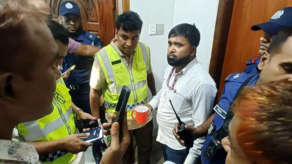 শিশুর আঙুল বিচ্ছিন্নের অভিযোগ, নাটোরে কনস্টেবলের বিরুদ্ধে ব্যবস্থা নেওয়ার প্রস্তুতি