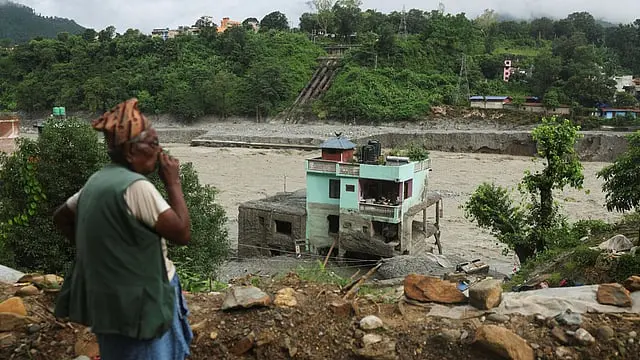 নেপাল-চীনে ভয়াবহ বন্যার তাণ্ডব, প্রাণহানি হাজার ছাড়াল